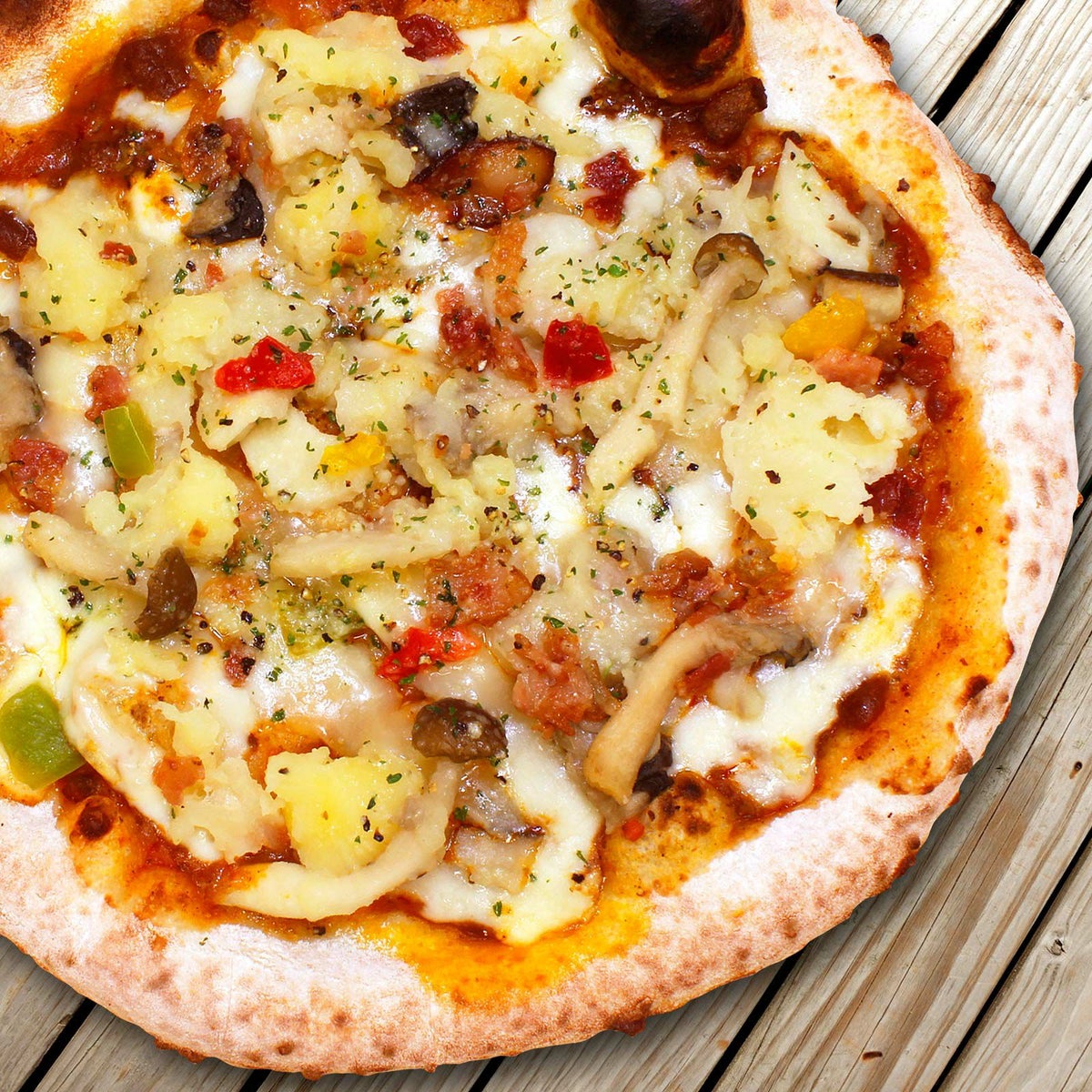 3種のきのことベーコンポテトのデミグラミートソースピッツァ@pizzafontana