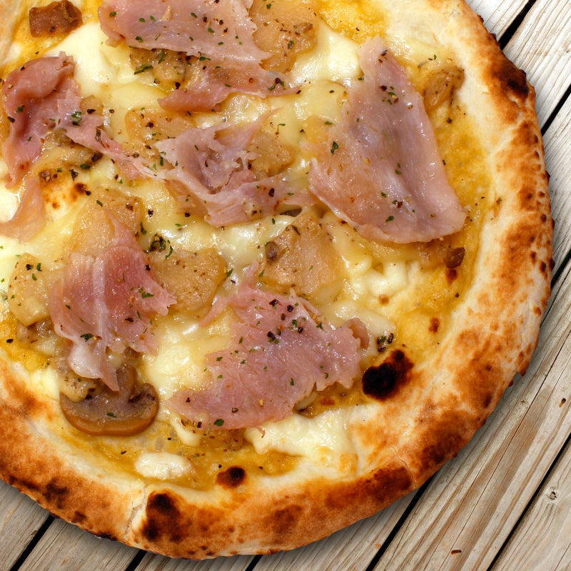  生ハムとトリュフポテトのカルボナーラピッツァ