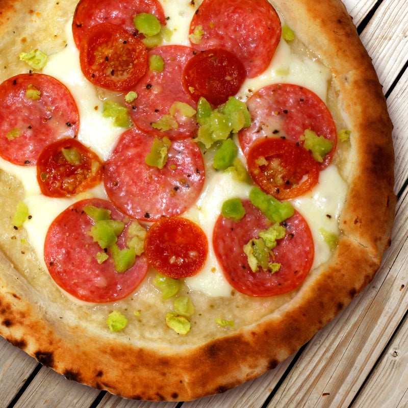 そら豆とペパロニのピッツァ